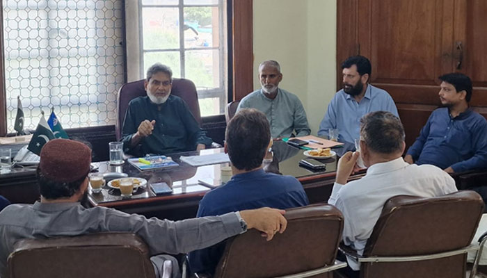 Karachi Metropolitan Corporation City Council opposition leader, Saifuddin Advocate speaks to local government elected representatives at the opposition chamber on July 26, 2024. — Facebook/Saifuddin Advocate