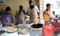 Naanbais defy official prices, sell roti and naan at inflated rates