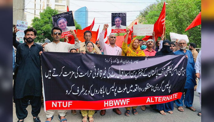 Members of National Trade Union Federation (NTUF) protest against against the allegedly illegal detention of Human Rights Commission of Pakistan (HRCP) Chairperson Asad Iqbal Butt at Karachi press club on July 28, 2024. — PPI