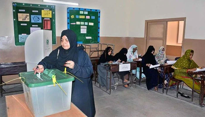 A female voter casting her vote in a polling station during the Local Government by-elections in the metropolis on May 07, 2023. —APP