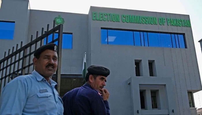 Security personnel stand guard at the headquarters of the Election Commission of Pakistan in Islamabad on September 21, 2023. — AFP