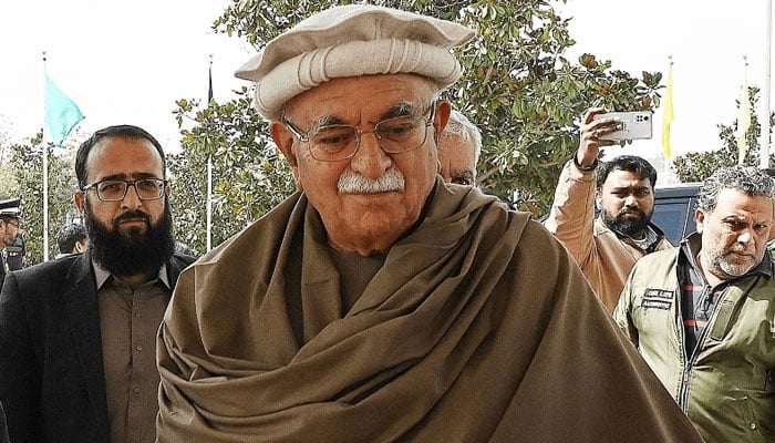 PkMAP Chairman and Tehreek-e-Tahafuz Ayeen-e-Pakistan (TTAP) chief Mahmood Khan Achakzai arrives before the start of the voting process by newly-elected lawmakers to appoint Pakistan’s new prime minister at the Parliament House in Islamabad on March 3, 2024. — AFP