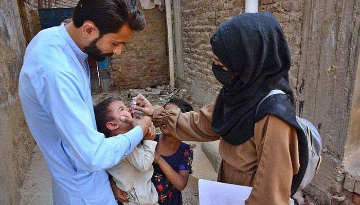 A health worker administers a polio vaccine to a child. — APP/File