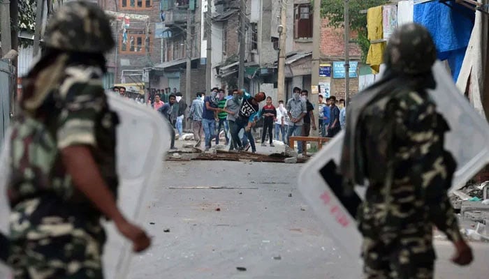 Kashmiri youth clash with Indian security personnel in Indian Illegally Occupied Jammu and Kashmir (IIOJK). — AFP/File