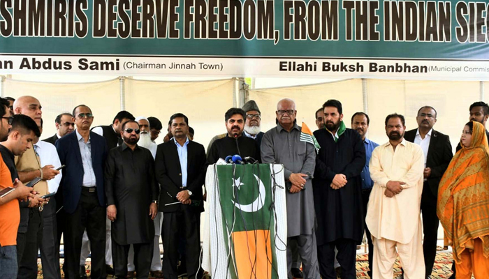 Sindh Energy Mnister Nasir Hussain Shah (centre), Special Assistant to Chief Minister Waqar Mehdi (right), Commissioner Karachi Syed Hasan Naqvi and other officials are seen in this image. — PPI/file