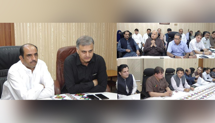 Punjab Irrigation Minister Mian Kazim Ali Pirzada (left), Punjab Irrigation Secretary Dr Wasif Khurshid (2nd left) and Chief Engineer Multan Zone Irrigation Department Muhammad Ashraf Bhatti (3rd left) and other officials are seen in this image on August 7, 2024. — Facebook/@Punjab.Irrigation.D