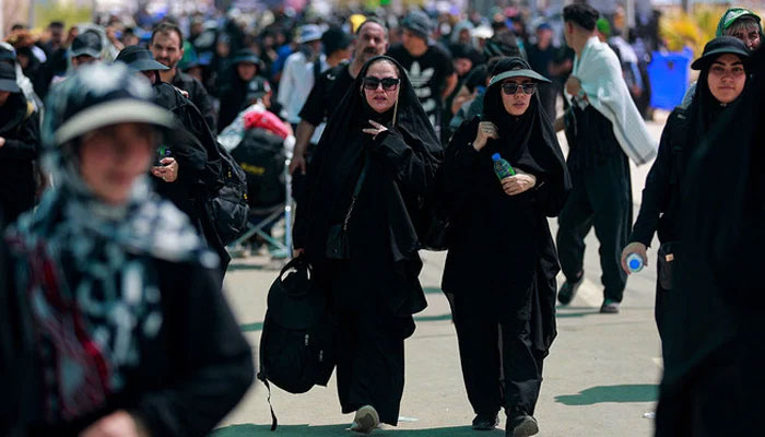 Pilgrims arrive at the Zurbatiyah border crossing between Iran and Iraq on August 28, 2023. — AFP