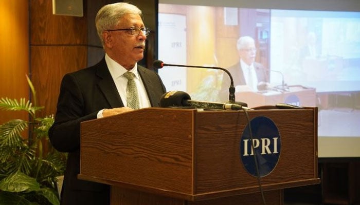 Lieutenant General (r) Khalid Ahmed Kidwai, advisor, to the National Command Authority and former DG, the Strategic Plan Division addresses an event. — APP/File