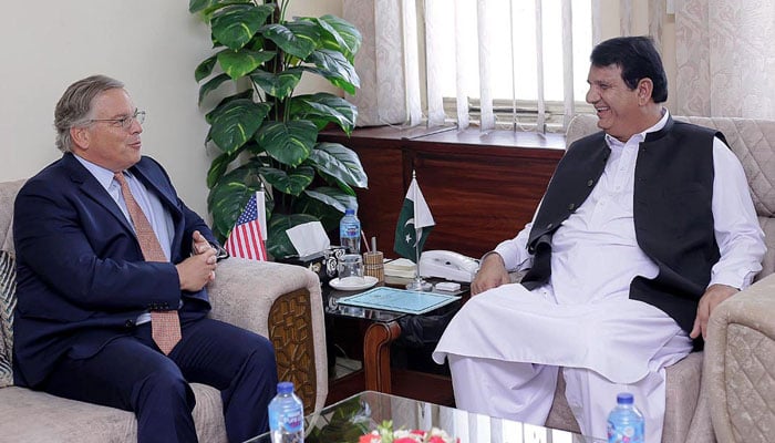 US Ambassador to Pakistan Donald Blome calls on the Federal Minister for States and Frontier Regions  Amir Muqam in Islamabad on August 8, 2024. — APP