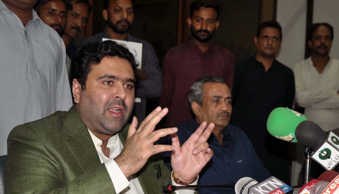 Minister of Rehabilitation Sindh Makhdoom Mehboob Zaman addresses to media persons during press a conference at Shahbaz Hall in Hyderabad on August 10, 2024. — PPI