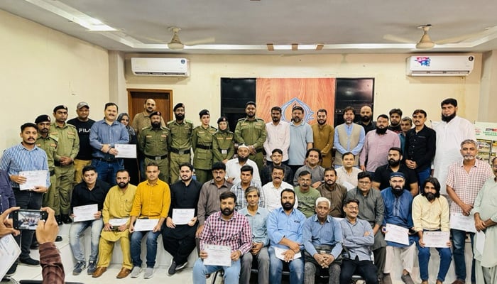 Group photo of Sindh Emergency Service Rescue 1122: Life Saving Training organized by Crime Reporters Association (CRA) at Karachi Press Club image released on August 11, 2024. — Facebook/@Life Saving Training: Sindh Emergency Service Rescue 1122, Official