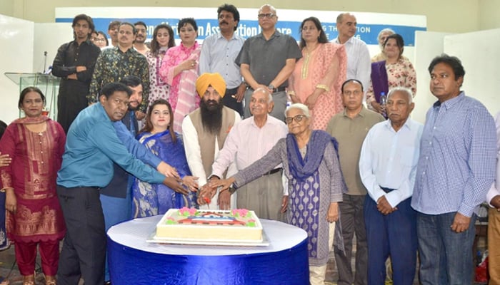 Punjab Minister for Human Rights and Minorities Ramesh Singh Aurora Rev Zaman Sultan, John William, Ghulam Nabi Rana and Rao Dilshad Hussain, Muhammad Zaman and Saira Jehan they are cutting cake of Independence day 2024. — Facebook/@pakistanymca