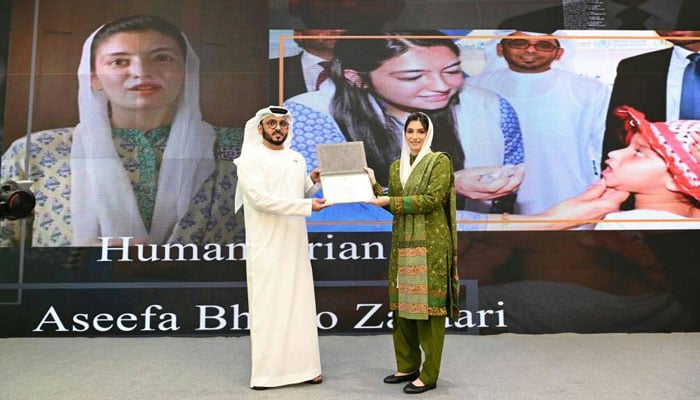 Consul General of UAE Bakheet Ateeq Ali Alayan Alremeithi presents the Humanitarian Award to First Lady of Pakistan Aseefa Bhutto Zardari on Pakistan’s Independence Day in Karachi, on August 13, 2024. — Facebook/Mir Mohsin Ali Mallah