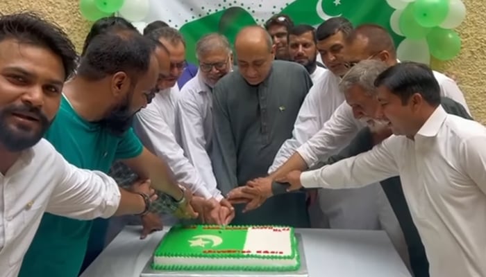 In honor of Pakistans 77th Independence Day NICVDs officials are hosted celebration in hospital Karachi on August 17, 2024. — Facebook/@nicvdkarachi