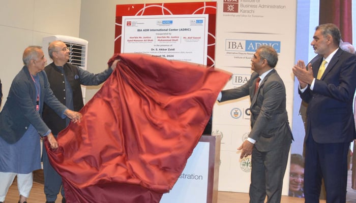 Senior Judge of Supreme Court of Pakistan Syed Mansoor Ali Shah and Chief Justice of Sindh High Court Muhammad Shafi, IBA Director Akbar Zaidi unveiling the plaque on the occasion of the inauguration of IBA ADR International Center on August 16, 2024. — reporter