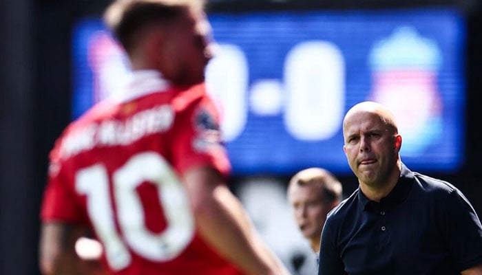 Liverpool manager Arne Slot (right).— AFP/file