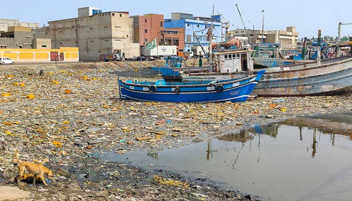 A view of a boat stuck in fisheries area due to garbage in Karachi on June 5, 2024. — INP