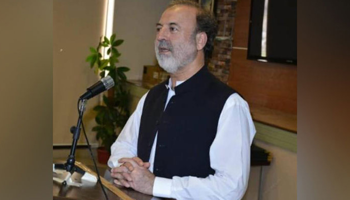 Provincial Ombudsman Syed Jamaluddin Din Shah addresses an event. — Facebook/Provincial Ombudsman Mohtasib Secretariat, KP Peshawar/file