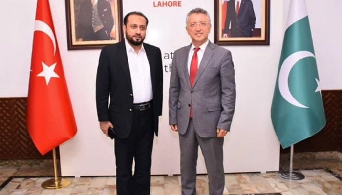 Minister for Primary and Secondary Healthcare Khawaja Imran Nazir (left) pose for a photo with Consul General of the Republic of Turkiye Dumus Basting on August 21, 2024. — Facebook/Khawaja Imran Nazeer