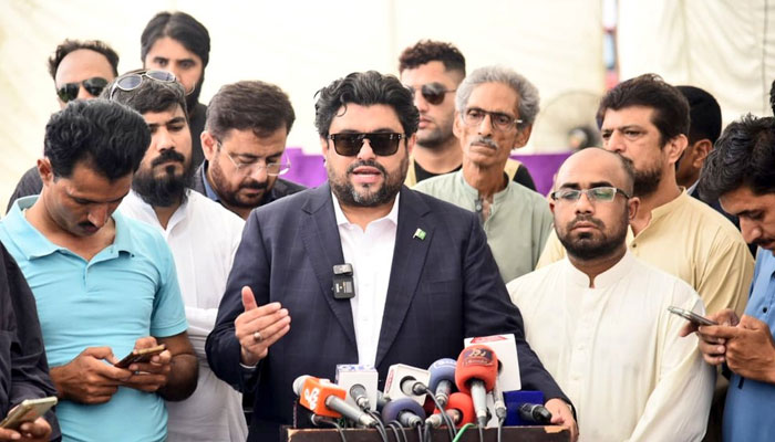 Sindh Governor Kamran Khan Tessori (centre) speaks to pressers during visits to the home of the victims of the Karsaz accident in the Gulzar-e-Hijri Scheme 33 area of Karachi on August 22, 2024. — X/@KamranTessoriPk