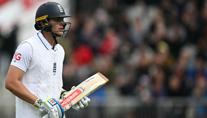 England´s Jamie Smith reacts as he walks back to the pavilion after losing his wicket for 111 on day three of the first Test cricket match between England and Sri Lanka at Old Trafford cricket ground in Manchester, north-west England on August 23, 2024.— AFP