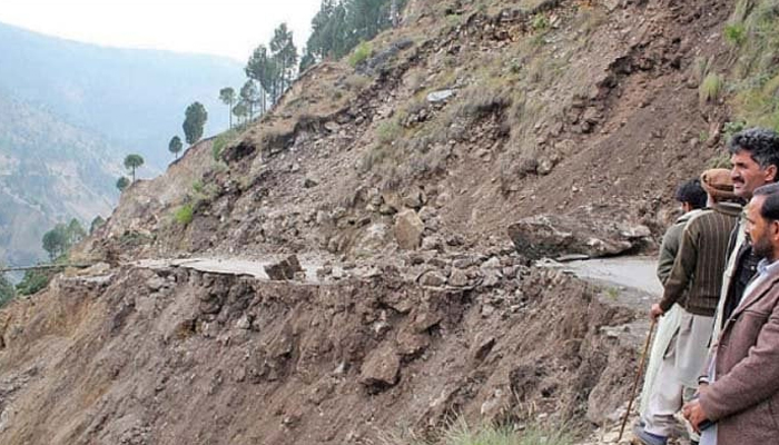 A representational image showing people waiting at a landslide site. — Geo Tv/File