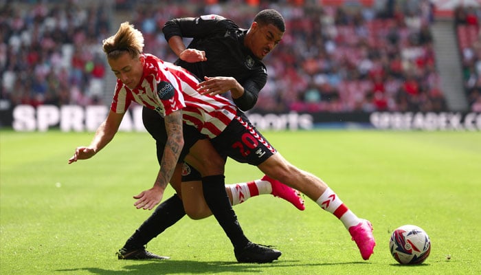 Sunderlands Jack Clarke in action with Sheffield Wednesdays Yan Valery.— Reuters/File