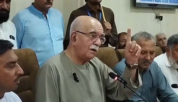 Pakhtunkhwa Milli Awami Party (PkMAP) Chairman Mahmood Khan Achakzai speaks at the Meet-the-Press programme at Mardan Press Club on August 25, 2024. — Screengrab via Facebook/Mehmood Khan Achakzai