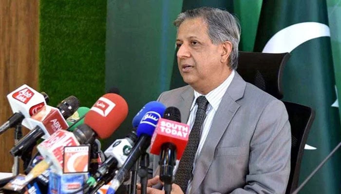 Federal Law Minister Azam Nazeer Tarar addressing a press conference. — APP/File