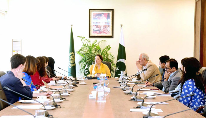 Coordinator to PM on Climate Change, Romina Khurshid Alam addresses a delegation of students from Italy Milan University, who called on her to discuss the pressing issue of climate change and its impacts on Pakistan on August 29, 2024. — APP