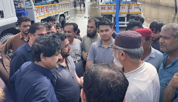 Hyderabad Mayor Kashif Shoro and Hyderabad Deputy Commissioner Zain Ul Abideen Memon Talking to the people of Hyderabad city on August 30, 2024. — X/@KashifShoroPPP