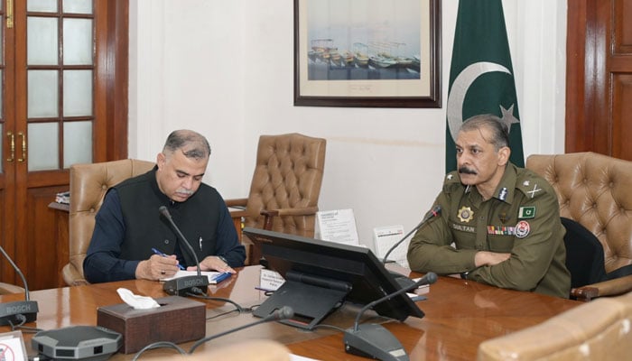 Additional IG (AIG) Punjab Sultan Ahmad Chaudhry (right) chairs a meeting to review inspection and maintenance affairs of all riverine check-posts in the province on August 31, 2024. — Facebook/Punjab Police Pakistan