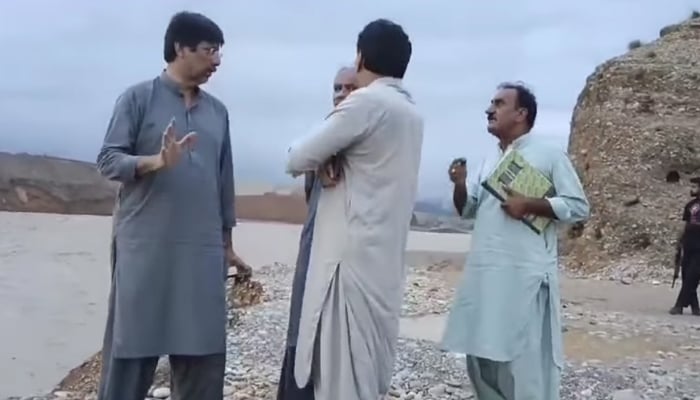 Irrigation Minister Sindh Jam Khan Shoro visited Manchhar Lake and MNV Drain including border areas of Sindh Balochistan and During the visit, Irrigation Secretary Zareef Khero was also present to talk to the citizen on August 30, 2024. — Screengrab/Facebook/@JamKhanShoroOfficial