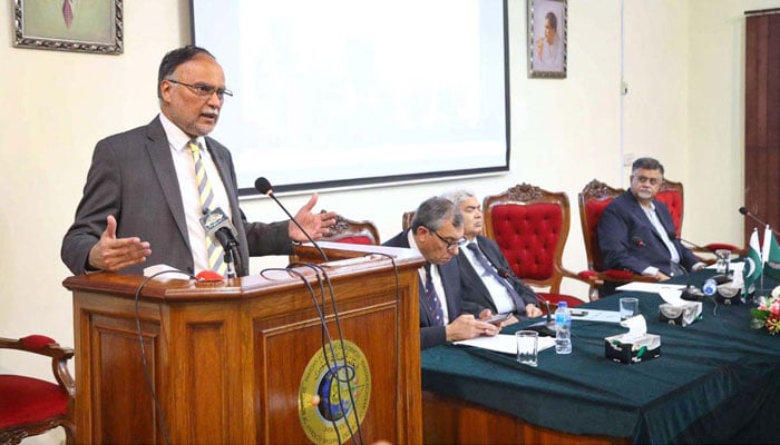 Federal Minister for Planning, Development and Special Initiatives Ahsan Iqbal, addresses a symposium on Climate Change and Health Development Consequences in Pakistan at the Pakistan Academy of Sciences on September 2, 2024. — APP