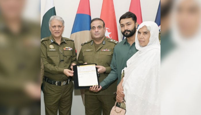 Inspector General Police (IGP) Punjab Dr Usman Anwar hands over plot documents to the family of the martyr at a ceremony on September 5, 2024. — Facebook/Punjab Police Pakistan