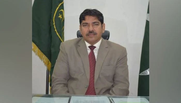 Secretary, Industries and Food Punjab, Ehsan Bhutta at his office. — Industries, Commerce, Investment & Skills Development Department, Government of the Punjab Website