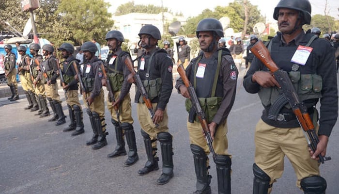 A representational image showing police personnel standing guard in Karachi. —AFP/File