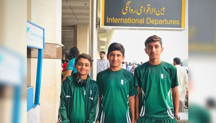 Pakistans under-12 tennis team players pose for a photo before leaving for Kazakhstan. — Geo News/reporter