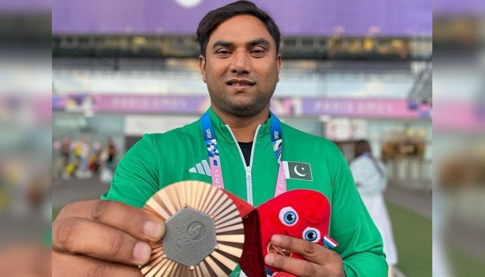 Pakistan’s Paralympic Bronze medallist Haider Ali poses with his medal. — Geo News/Faizan Lakhani/File