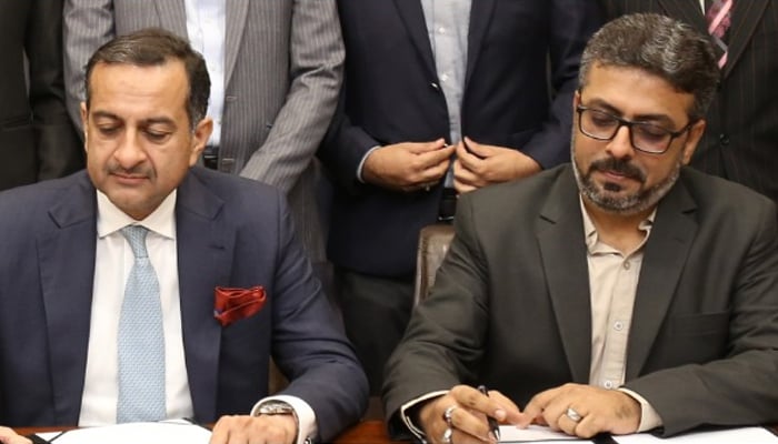 Al Baraka Bank Pakistan Limited Muhammad Atif Hanif CEO and CEO Peekaboo Guru (Pvt) Ltd Mehdi Hassan Signing on the Memorandum of Understanding seen in this image released on September 6, 2024. — Facebook/@AlBarakaPakistan