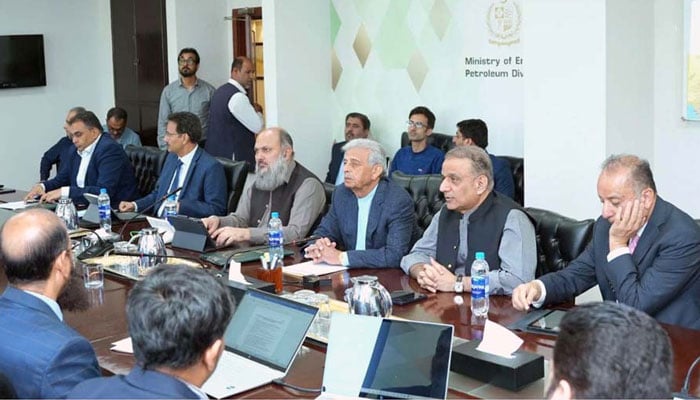 Chairman PM Steering Committee & Federal Minister for Communications, Privatisation & Board of Investment Abdul Aleem Khan presides over a meeting on Gems Stones on September 10, 2024. — APP/