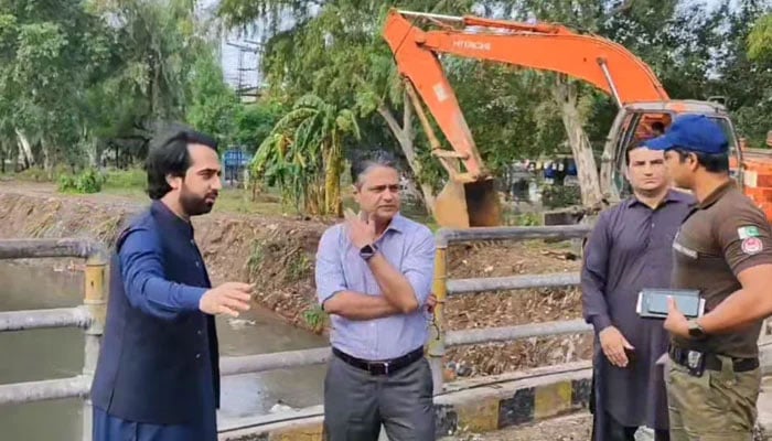 Deputy Commissioner (DC) Syed Musa Raza inspected cleanliness arrangements in the city on September 4, 2024. — Screengrab via Facebook/Deputy Commissioner Lahore - District Administration Lahore