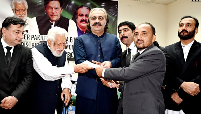 Chief Minister Khyber Pakhtunkhwa Ali Amin Khan Gandapur giving checks of Grant-in-Aid to officials of Bar Associations seen in this image on September 11, 2024. — NNI