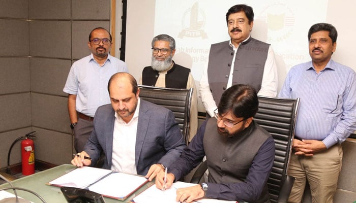 Officials of the PEF and PITB are signing an agreement at  PITB headquarters on September 12, 2024. — Facebook/Punjab Information Technology Board (PITB)