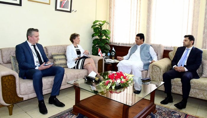 Canadian High Commissioner to Pakistan Leslie Scanlon (2nd left) in a meeting with Federal Minister for States and Frontier Regions Engr Amir Muqam (2nd right) on September 12, 2024. — NNI