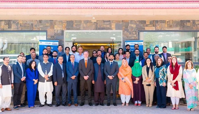 Syed Kausar Abbas, Executive Director of SSDO (8th from right) Andrew Dalgleish, Deputy British High Commissioner to Pakistan (7th from centre) and other seen in this image in group photo. — APP/File