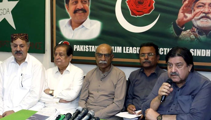 Grand Democratic Alliance (GDA) Spokesman Sardar Abdul Rahim along with others addresses a press conference at Functional House in Karachi on September 10, 2024. — PPI