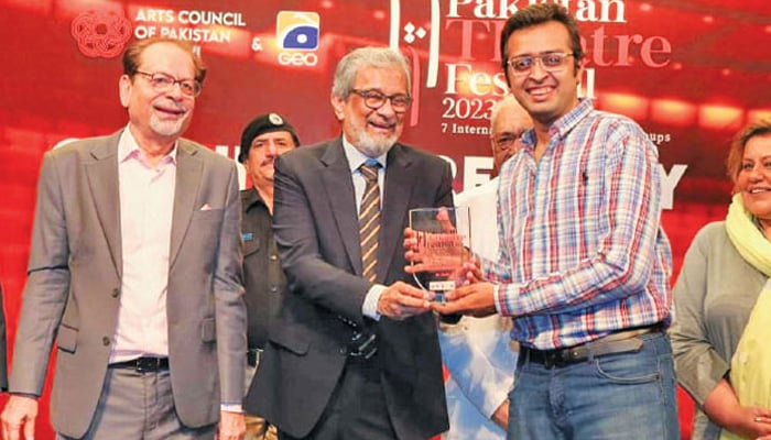 Farhan Alam Siddiqui (left) recieving a shield from then caretaker Sindh chief minister Maqbool Baqar in the concluding ceremony of the Karachi Theatre Festival on September 8, 2023. — Reporter