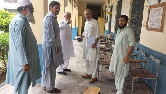 Commissioner Kohat Division Syed Motasim Billah Shah visiting the hospital with other govt employee seen in this image released on August 17, 2024. — Facebook/@Syed Qasim Shah