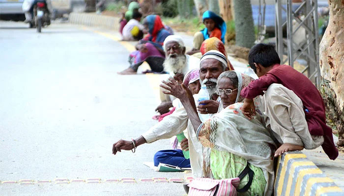 A representational image showing a group of beggars sitting on the roadside in Qasimabad on July 17, 2021. — APP